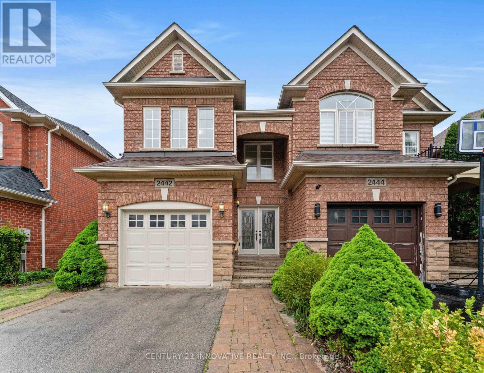 Photo 2 of 2442 Felhaber Crescent, Oakville ON