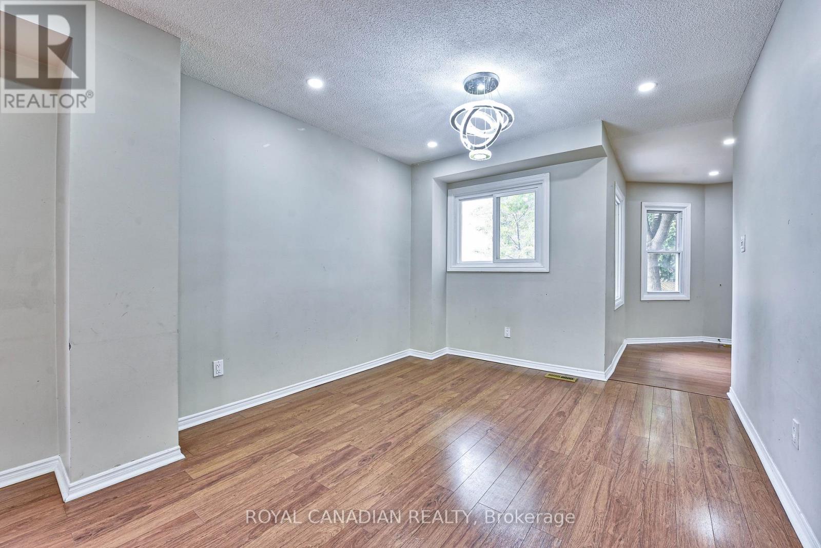 Photo 25 of 5570 Shorecrest Crescent, Mississauga ON
