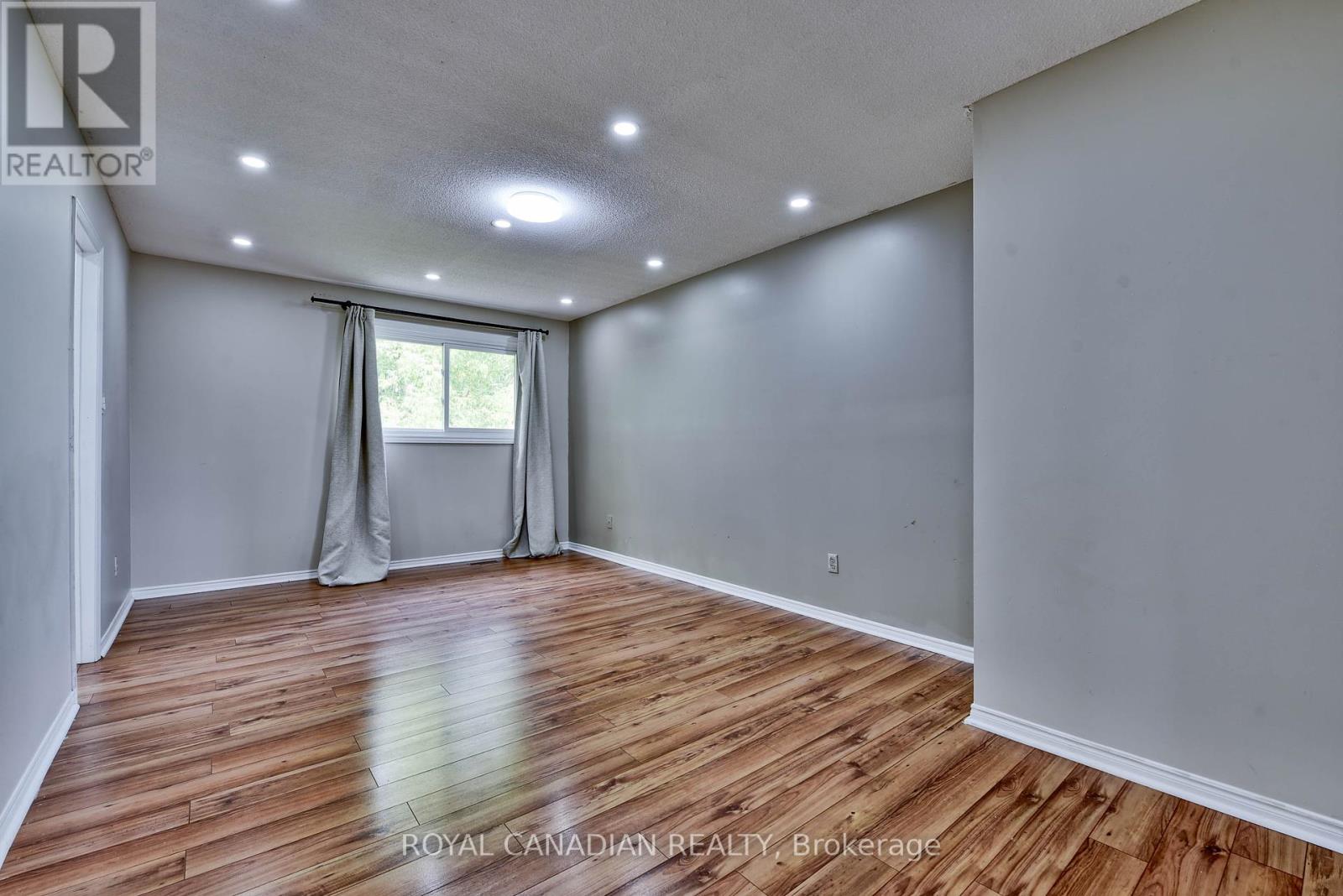 Photo 30 of 5570 Shorecrest Crescent, Mississauga ON