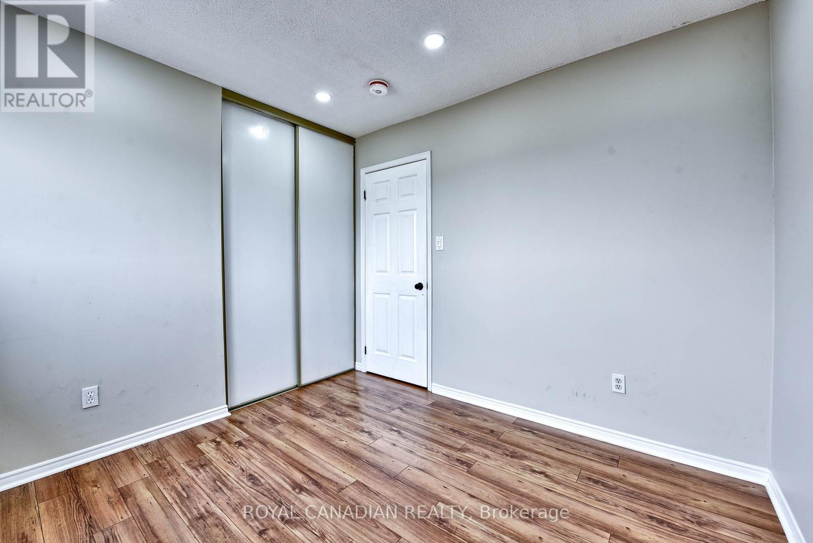 Photo 36 of 5570 Shorecrest Crescent, Mississauga ON