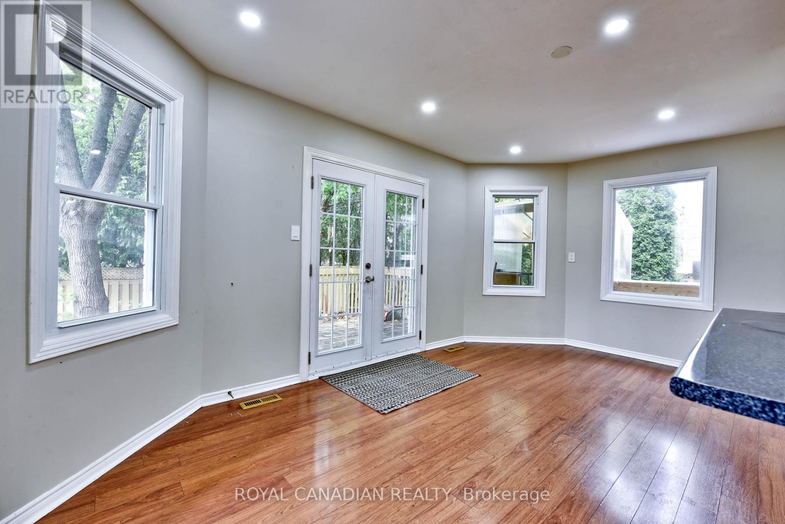 Photo 15 of 5570 Shorecrest Crescent, Mississauga ON