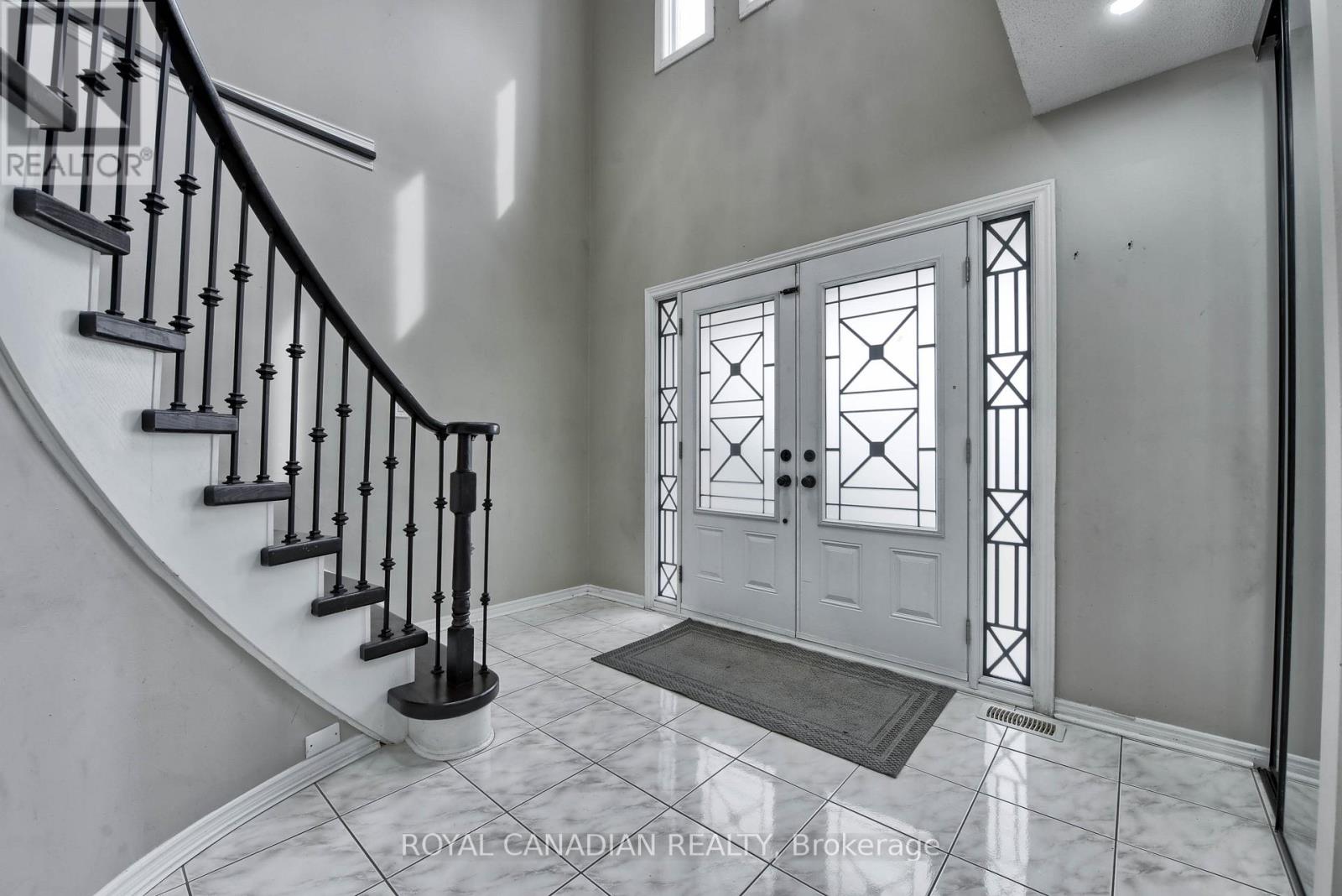 Photo 7 of 5570 Shorecrest Crescent, Mississauga ON