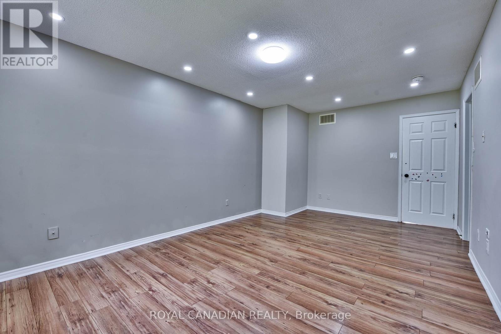 Photo 31 of 5570 Shorecrest Crescent, Mississauga ON