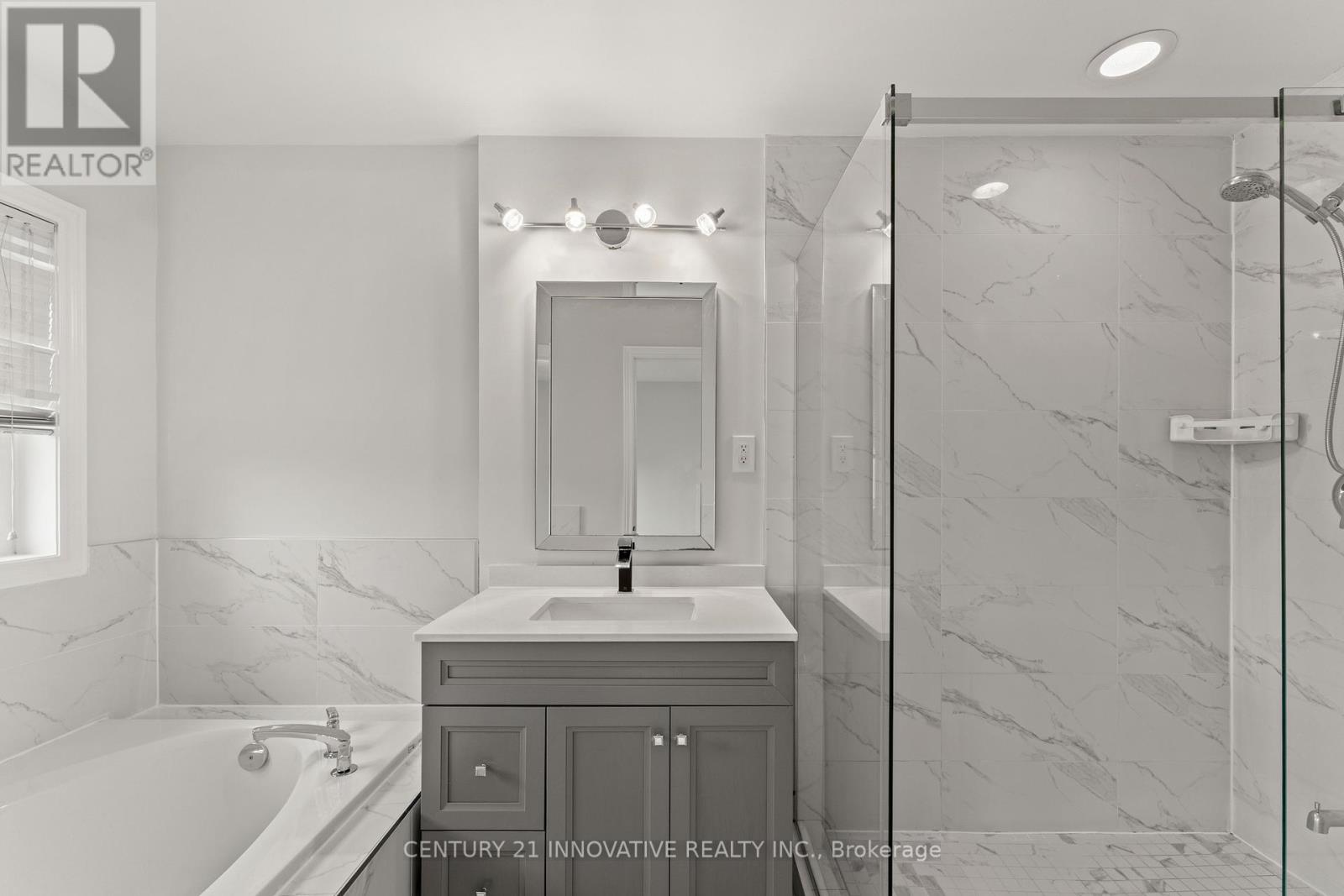 Photo 23 of 2442 Felhaber Crescent, Oakville ON