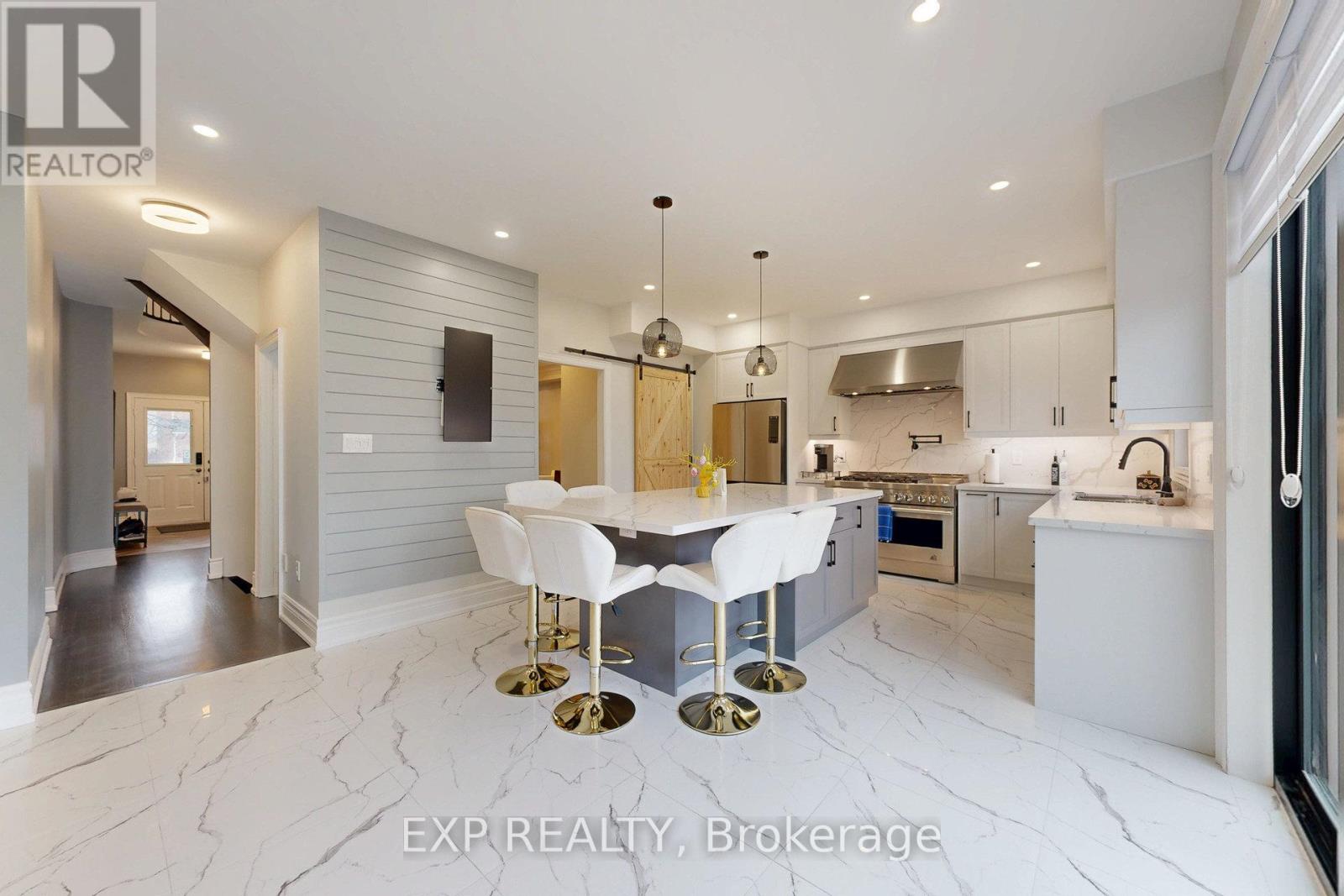 Photo 24 of 100 Dells Crescent, Brampton ON