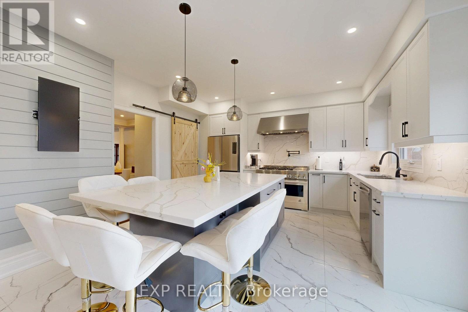 Photo 16 of 100 Dells Crescent, Brampton ON