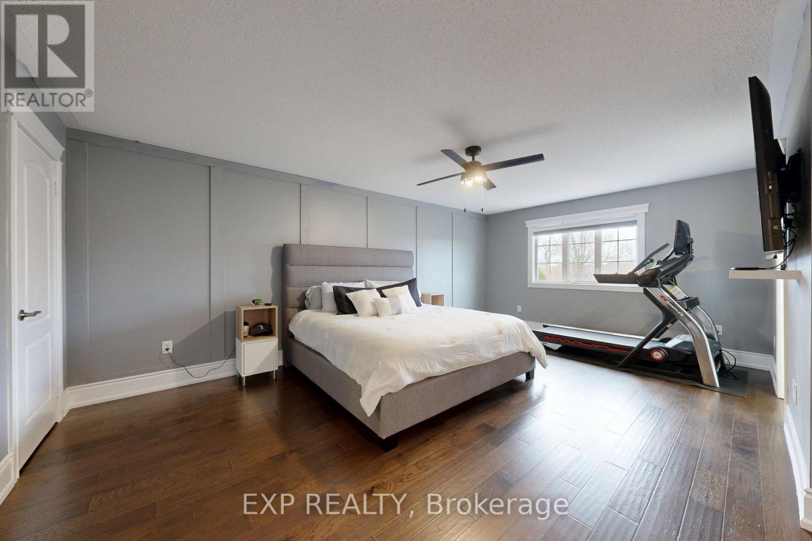 Photo 8 of 100 Dells Crescent, Brampton ON