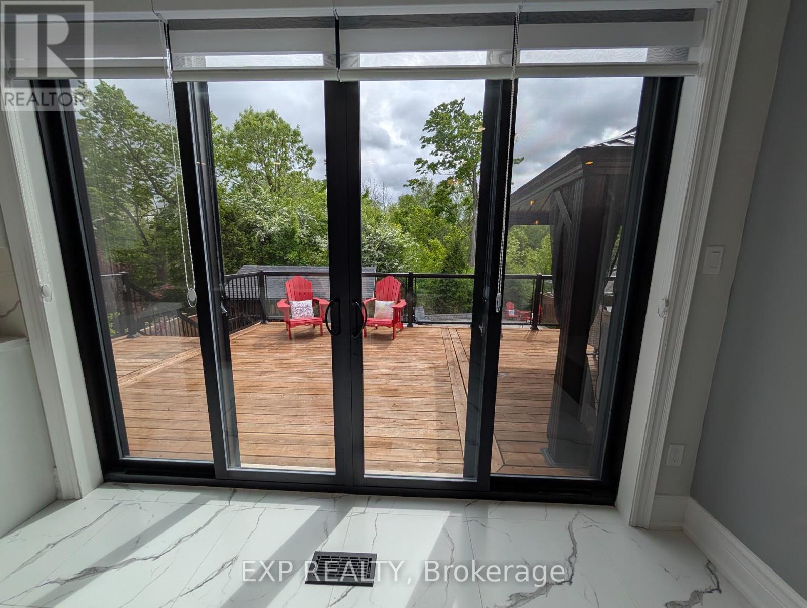 Photo 12 of 100 Dells Crescent, Brampton ON