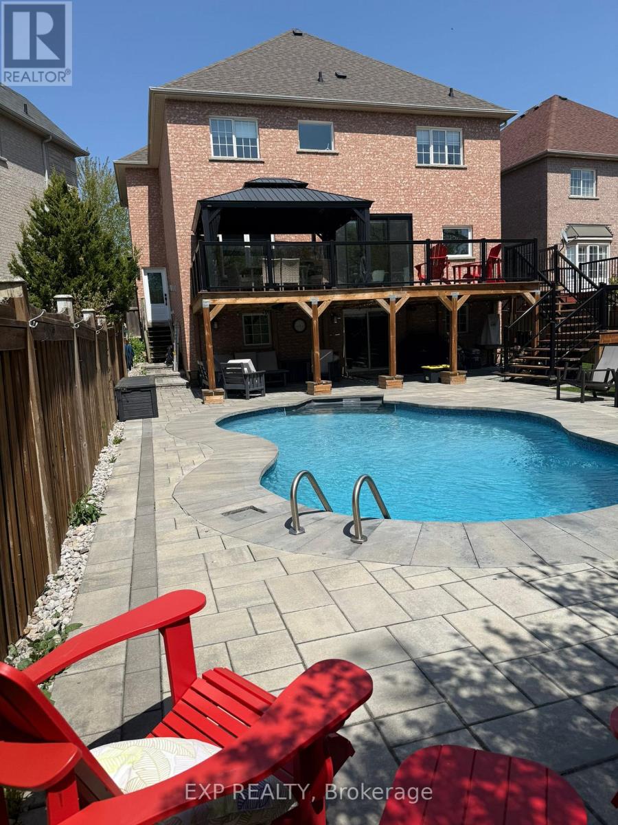 Photo 2 of 100 Dells Crescent, Brampton ON