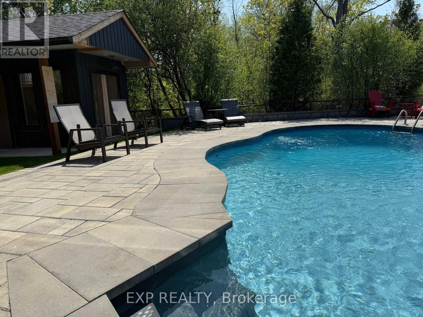Photo 23 of 100 Dells Crescent, Brampton ON