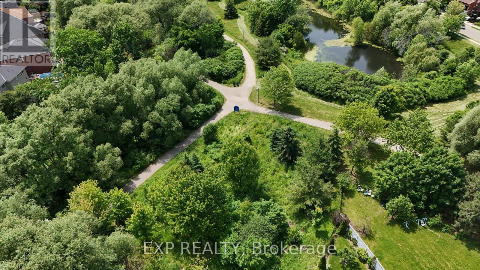 Photo 7 of 100 Dells Crescent, Brampton ON