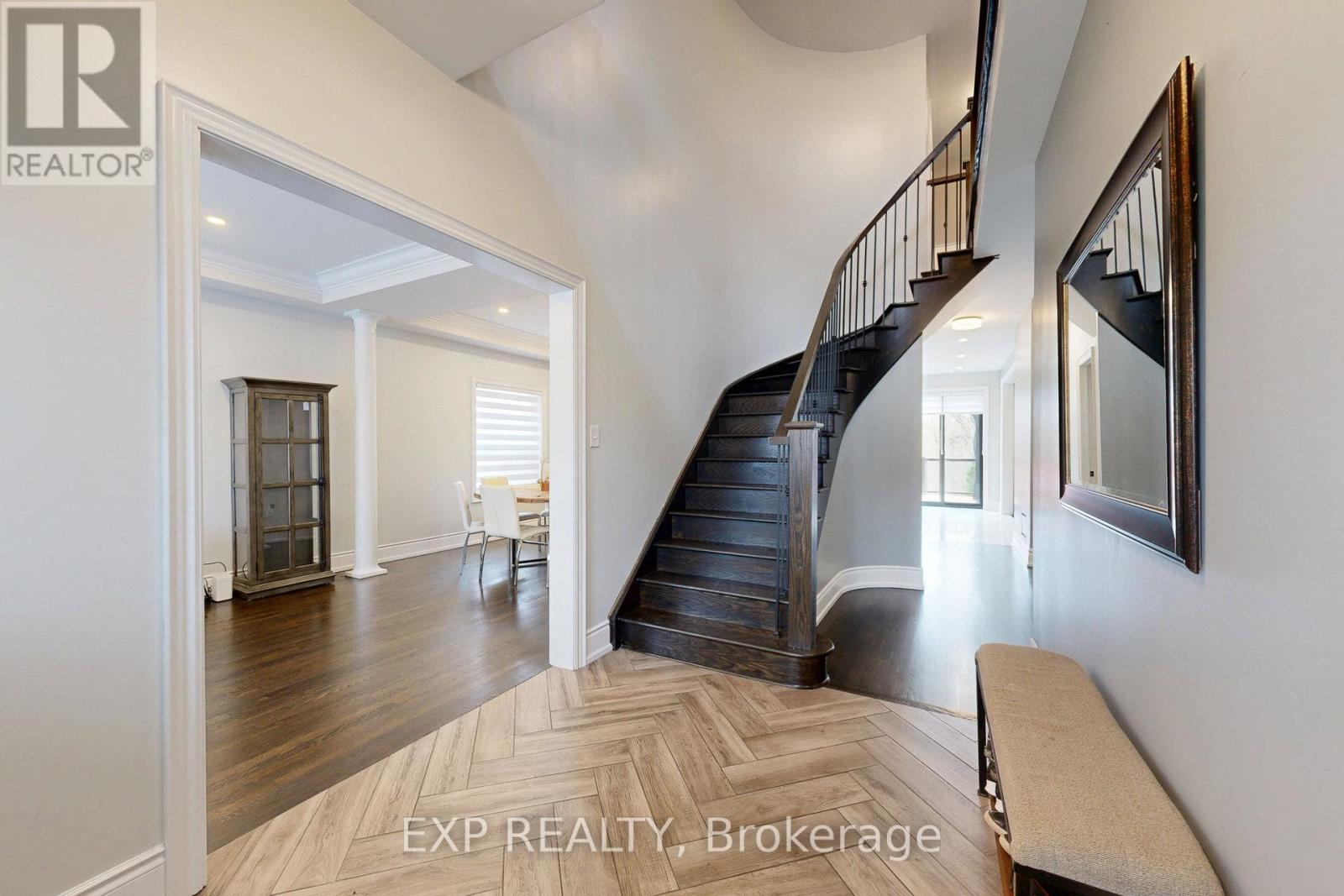 Photo 14 of 100 Dells Crescent, Brampton ON