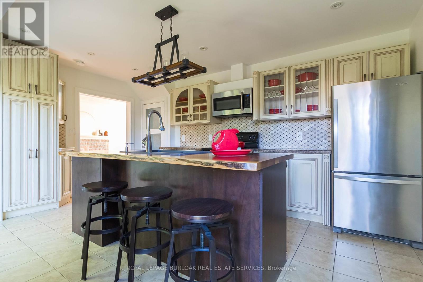 Photo 12 of 116 1st Street N, Hamilton ON