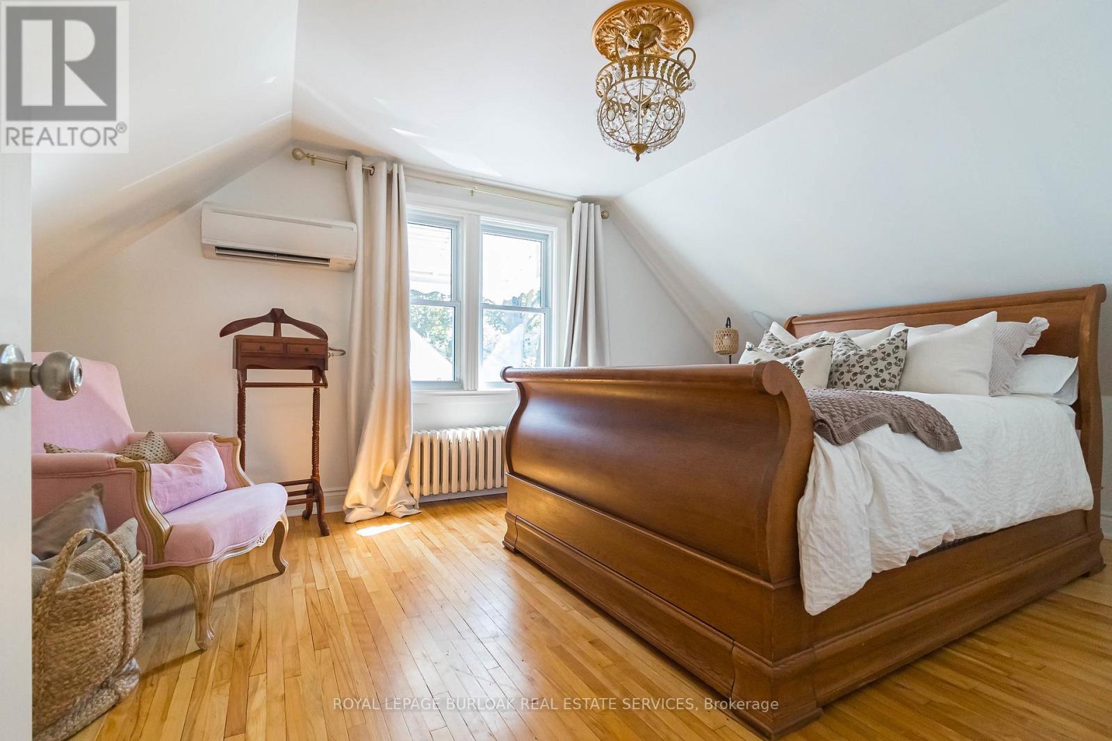 Photo 16 of 116 1st Street N, Hamilton ON