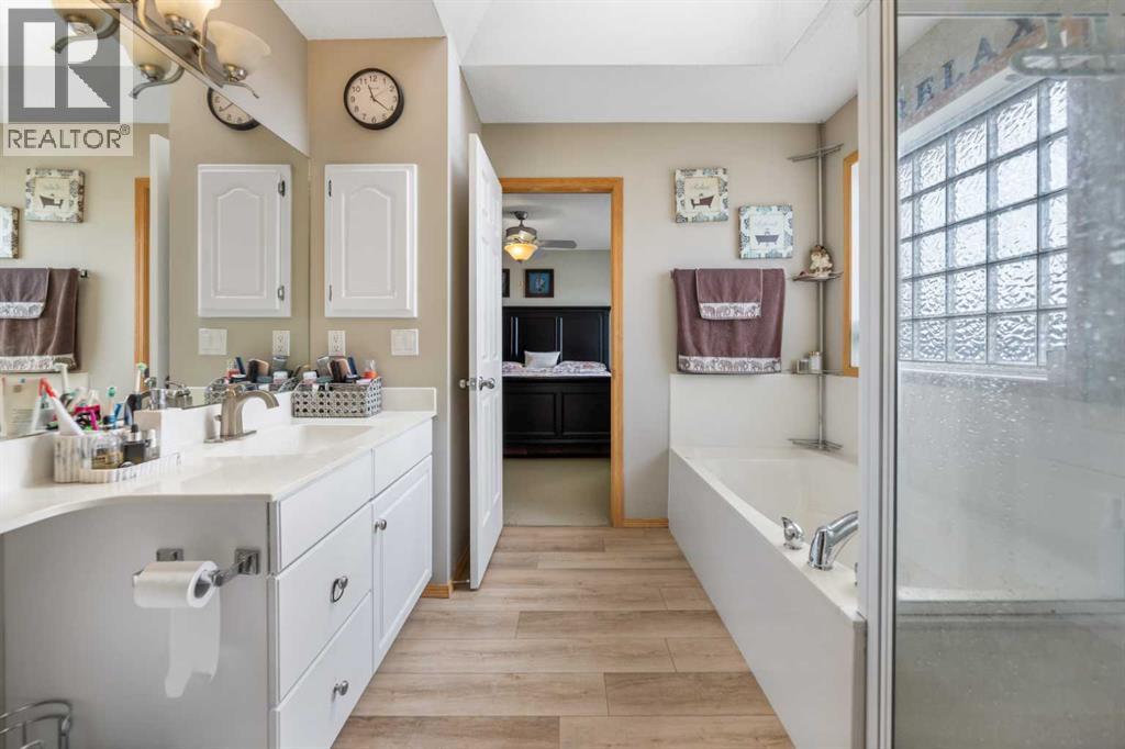 Single Family House for Sale in  Coral Reef Manor NE Coral Springs Calgary 