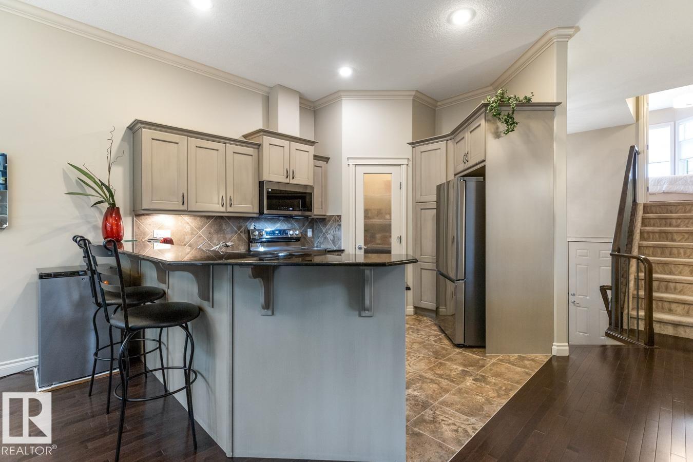 Photo 8 of 21 12610 15 Av Sw, Edmonton AB