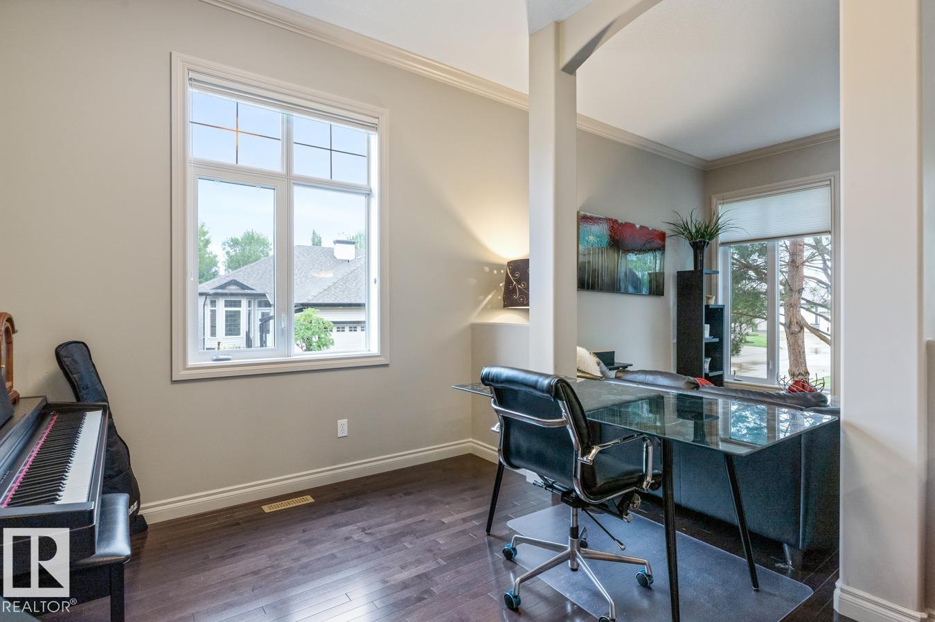 Photo 2 of 21 12610 15 Av Sw, Edmonton AB