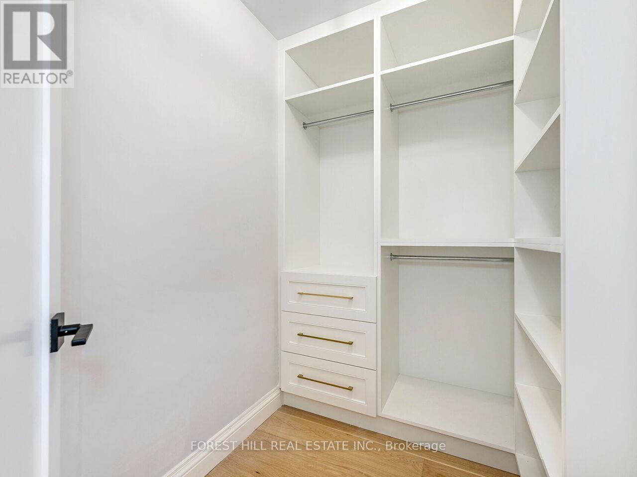 Photo 23 of 1092 Shaw Drive, Mississauga ON