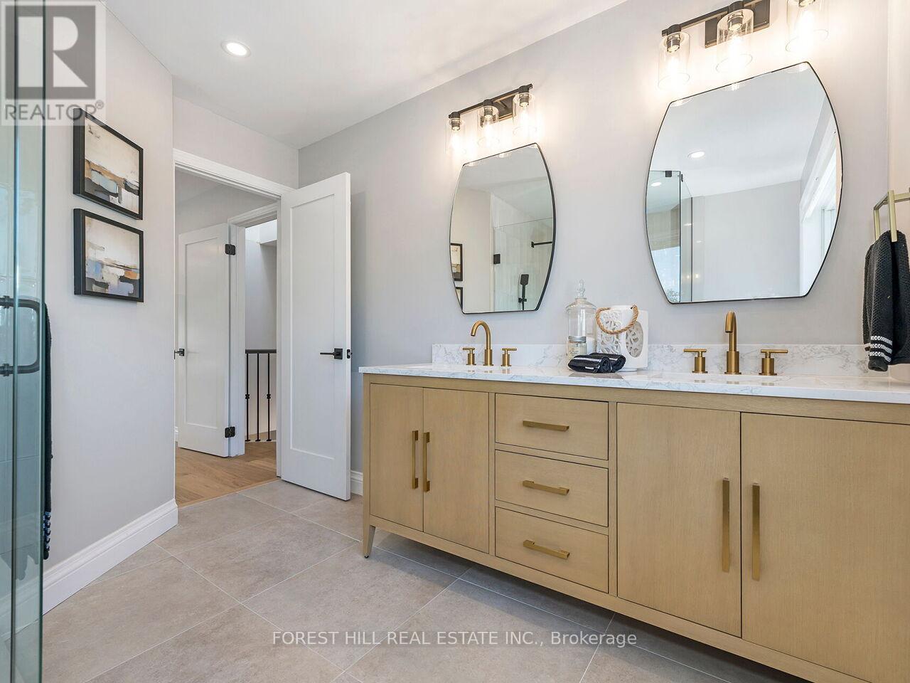 Photo 24 of 1092 Shaw Drive, Mississauga ON