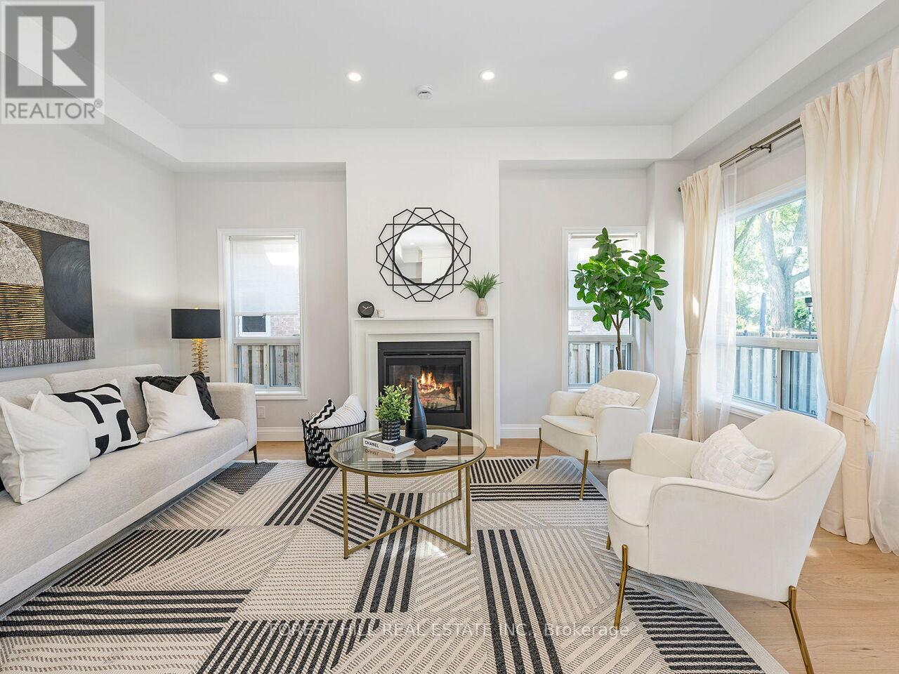 Photo 9 of 1092 Shaw Drive, Mississauga ON