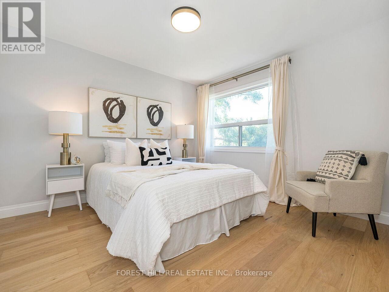 Photo 28 of 1092 Shaw Drive, Mississauga ON