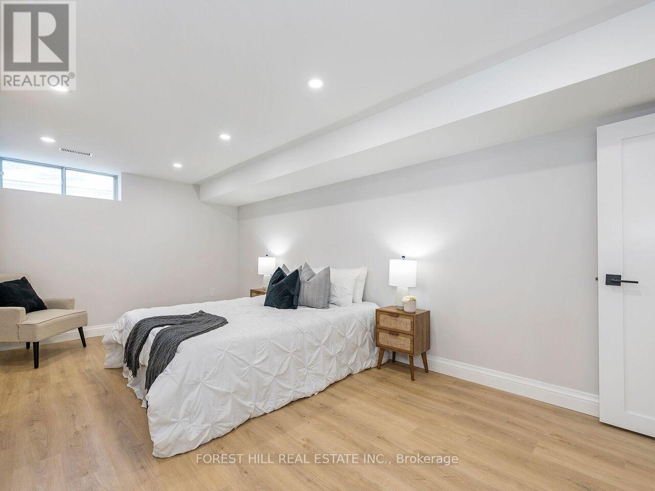Photo 35 of 1092 Shaw Drive, Mississauga ON