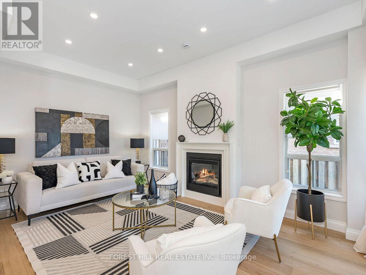 Photo 10 of 1092 Shaw Drive, Mississauga ON