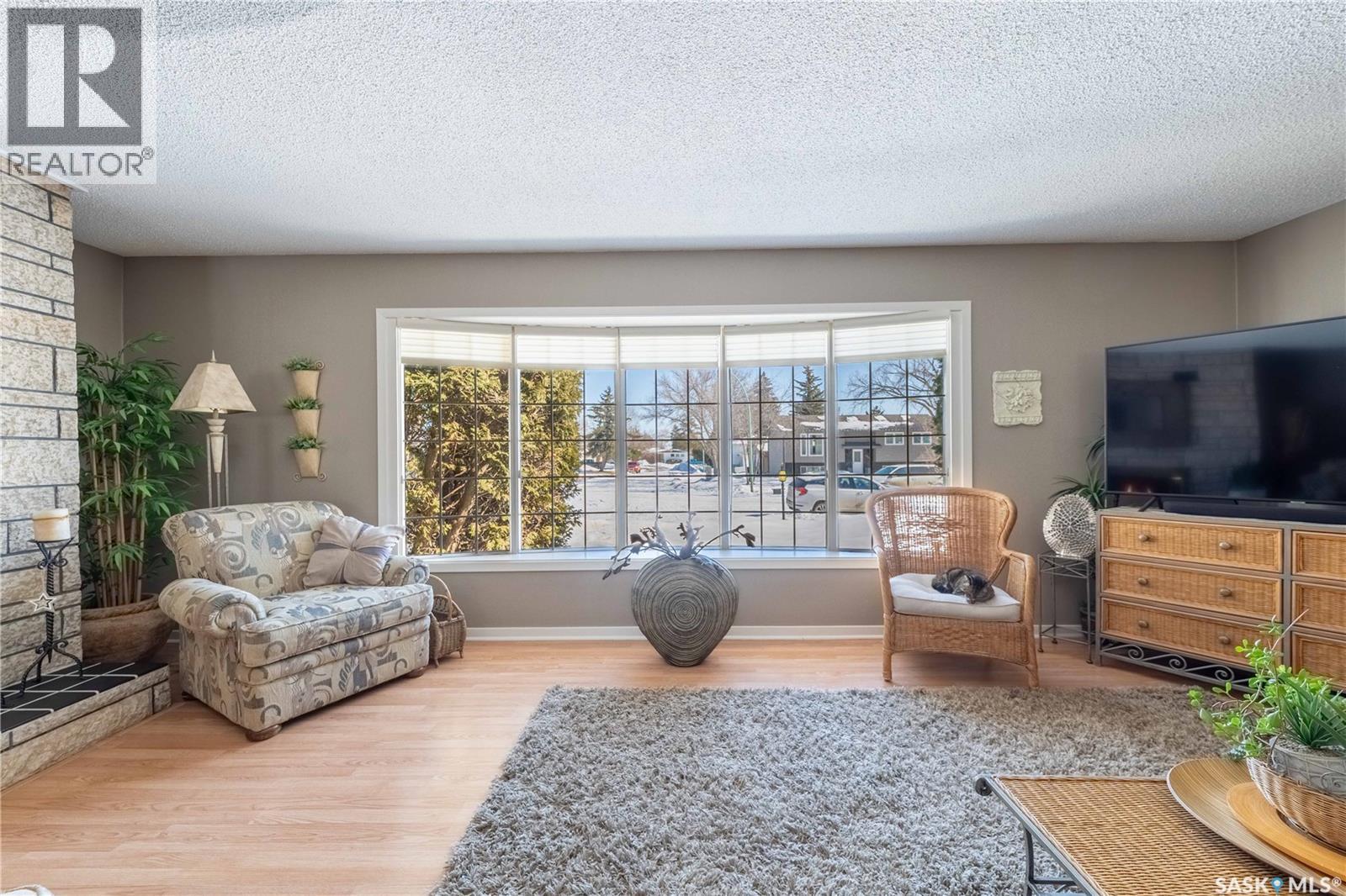 Photo 11 of 1341 King Crescent, Moose Jaw SK