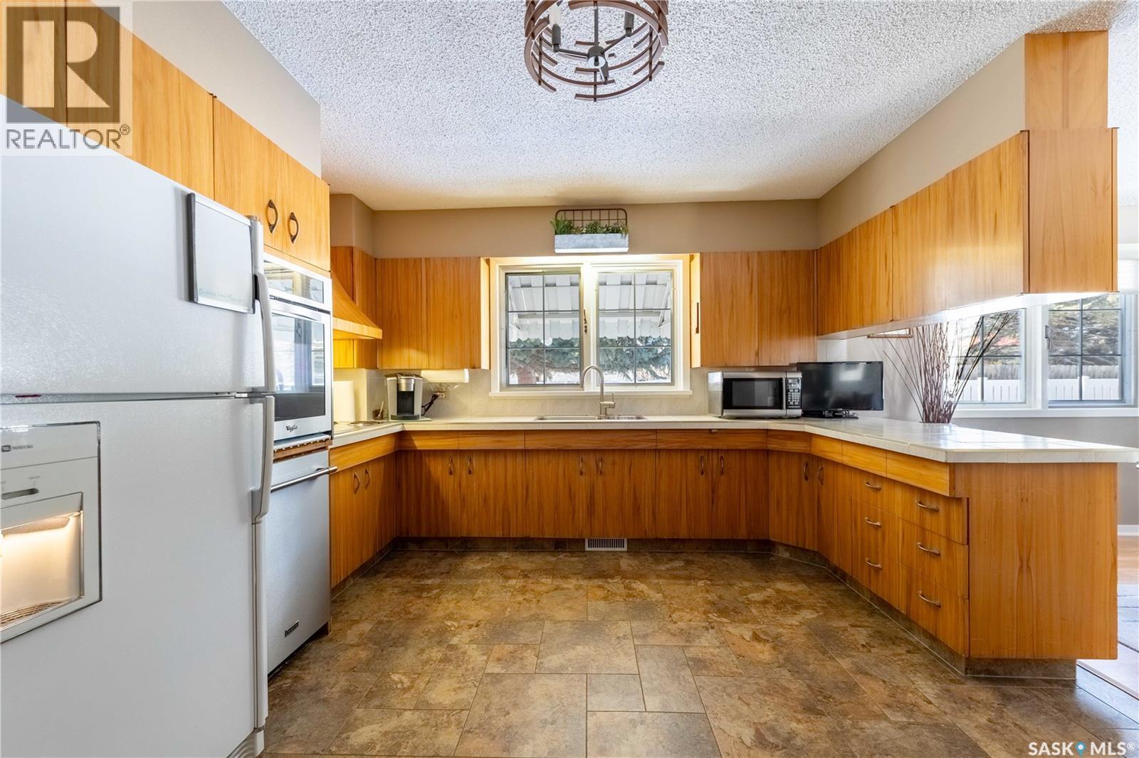 Photo 17 of 1341 King Crescent, Moose Jaw SK