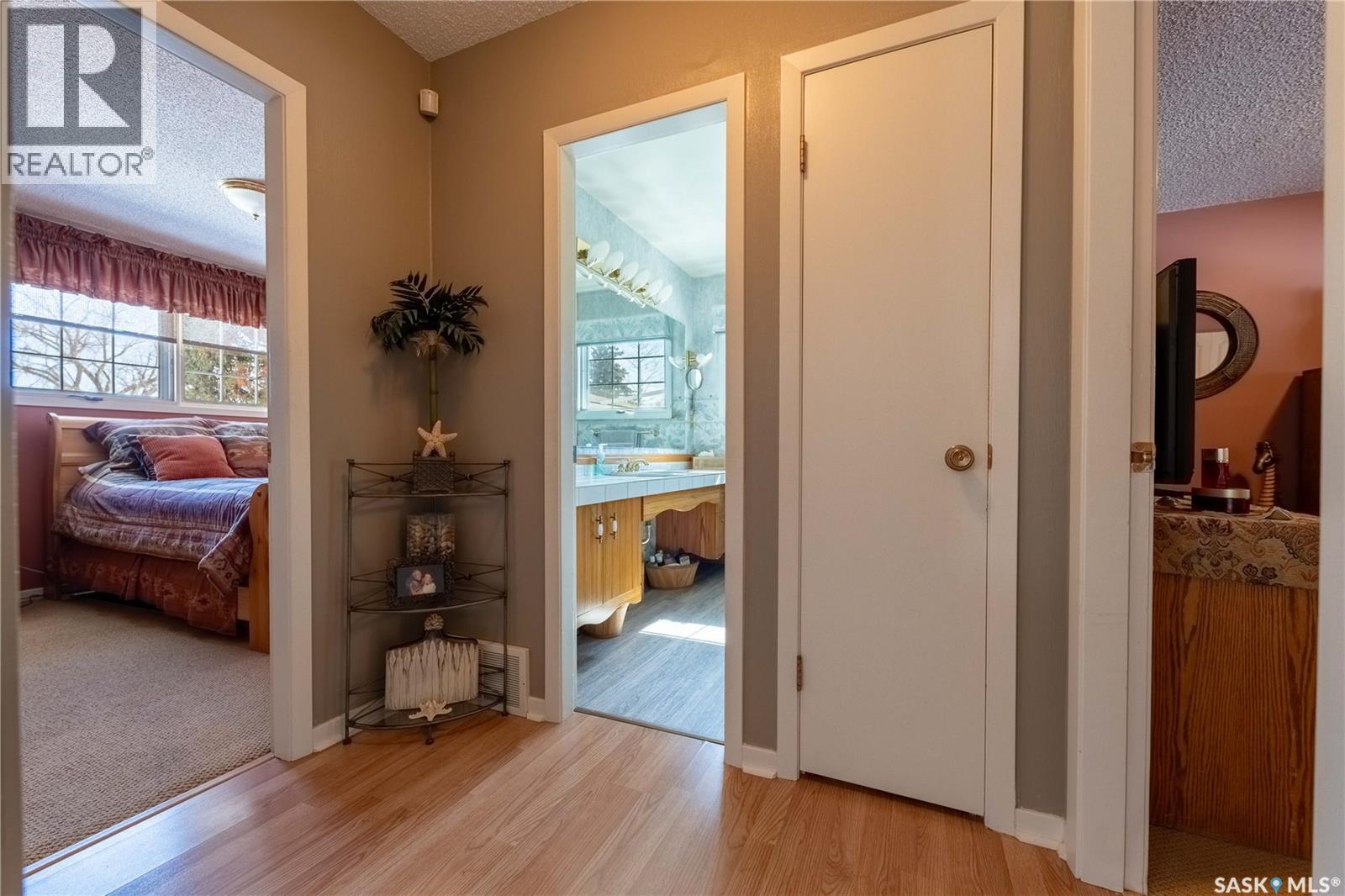 Photo 19 of 1341 King Crescent, Moose Jaw SK