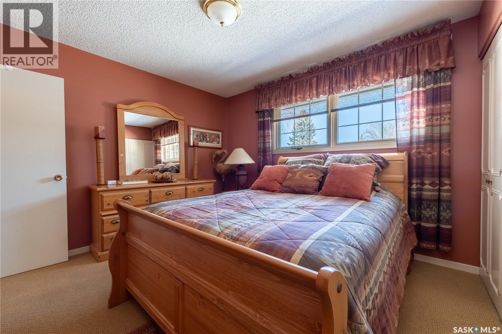 Photo 22 of 1341 King Crescent, Moose Jaw SK