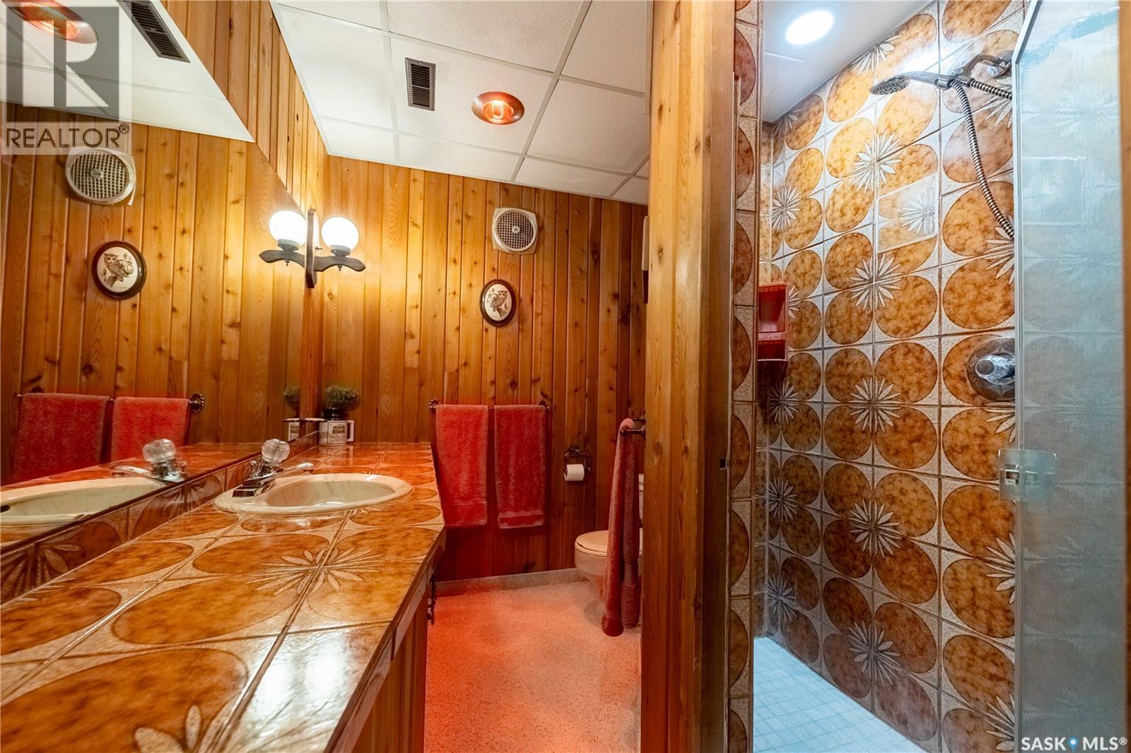 Photo 34 of 1341 King Crescent, Moose Jaw SK