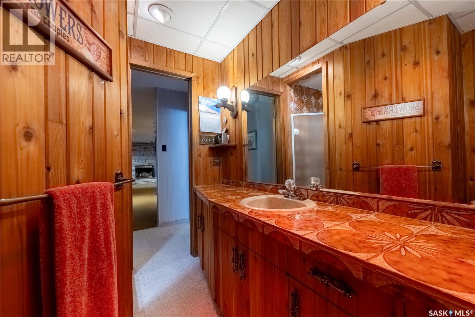 Photo 35 of 1341 King Crescent, Moose Jaw SK