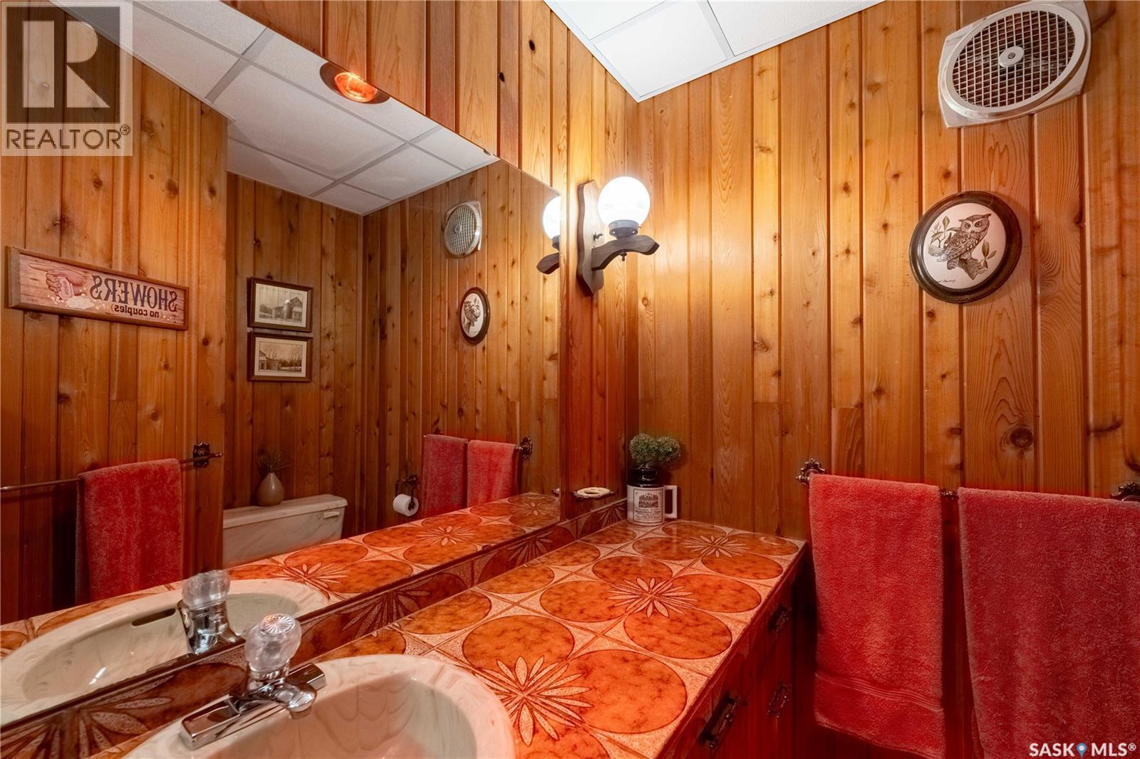 Photo 36 of 1341 King Crescent, Moose Jaw SK