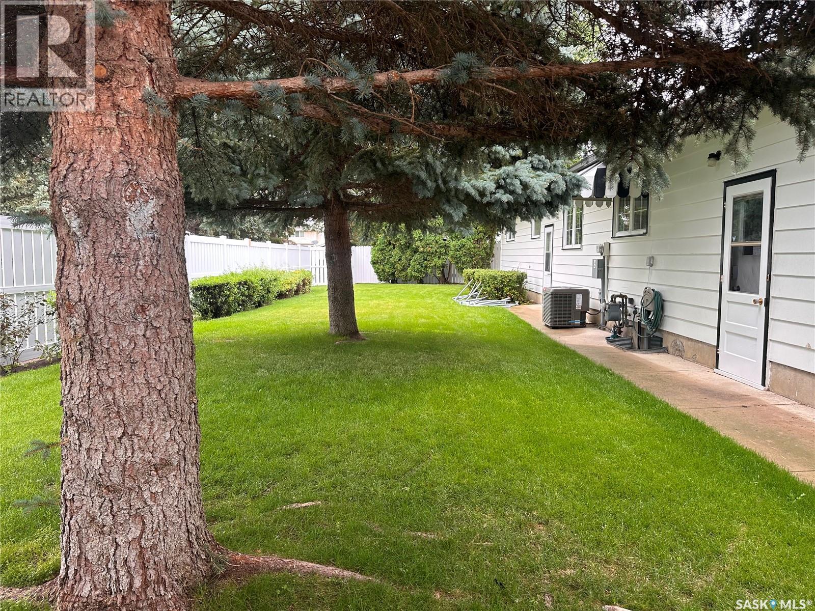 Photo 43 of 1341 King Crescent, Moose Jaw SK