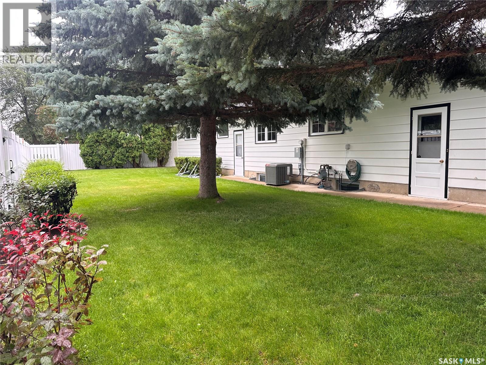 Photo 44 of 1341 King Crescent, Moose Jaw SK