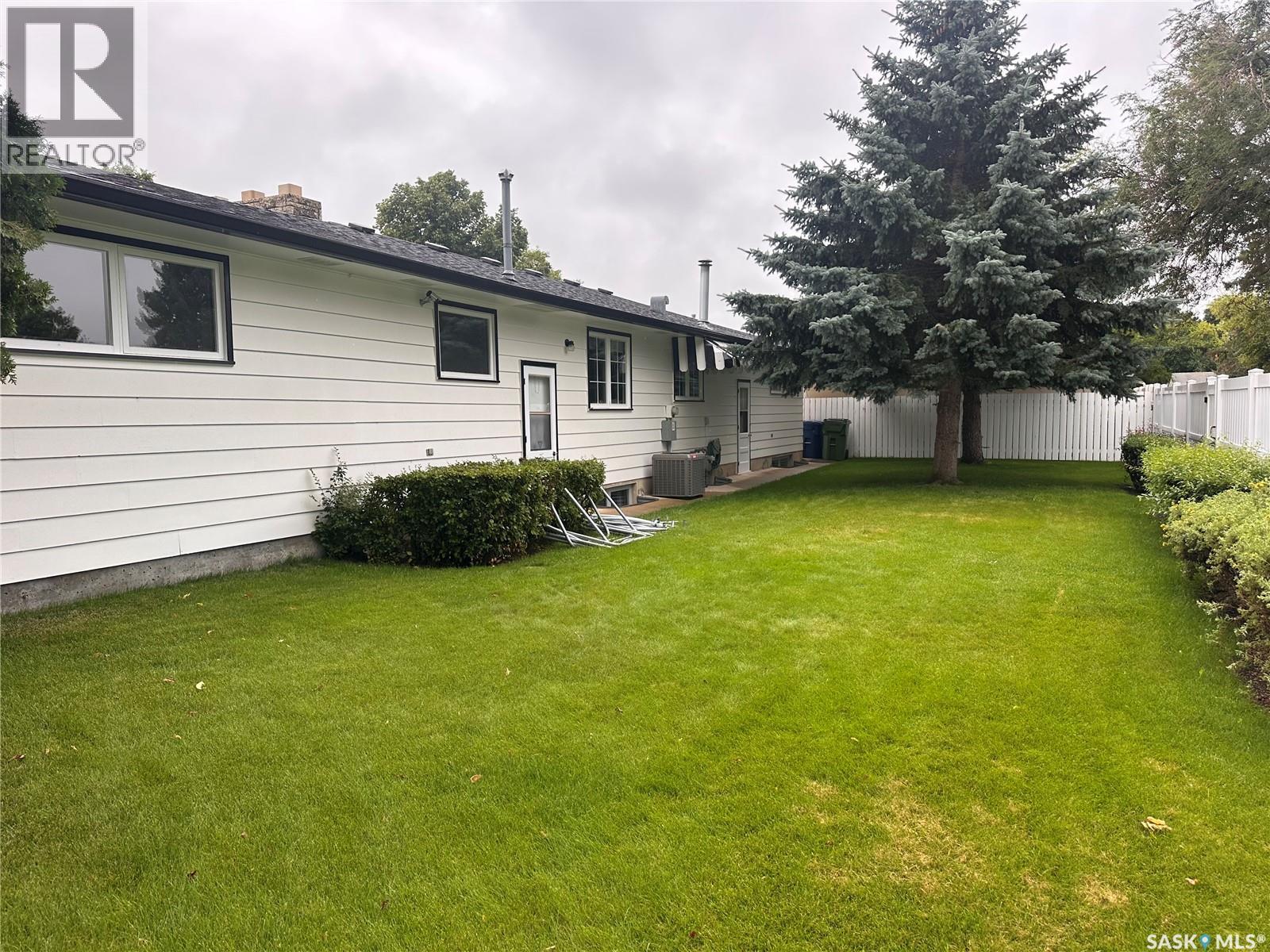 Photo 45 of 1341 King Crescent, Moose Jaw SK