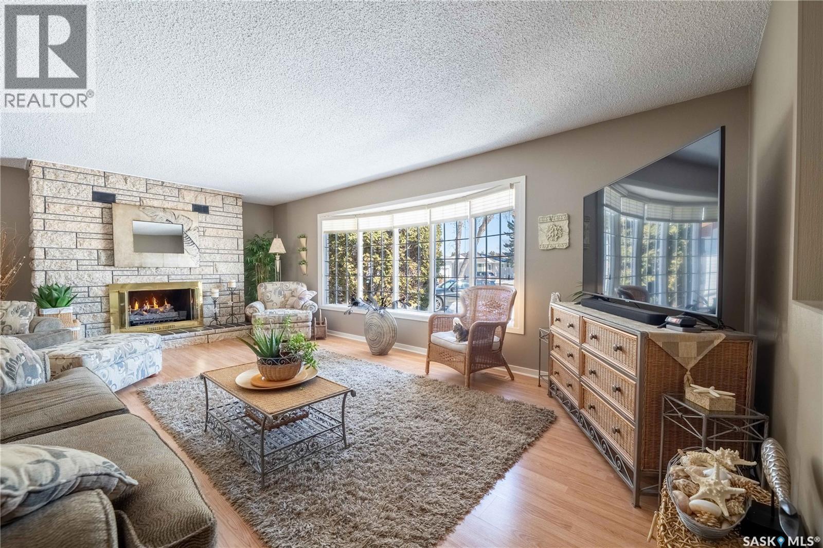 Photo 6 of 1341 King Crescent, Moose Jaw SK