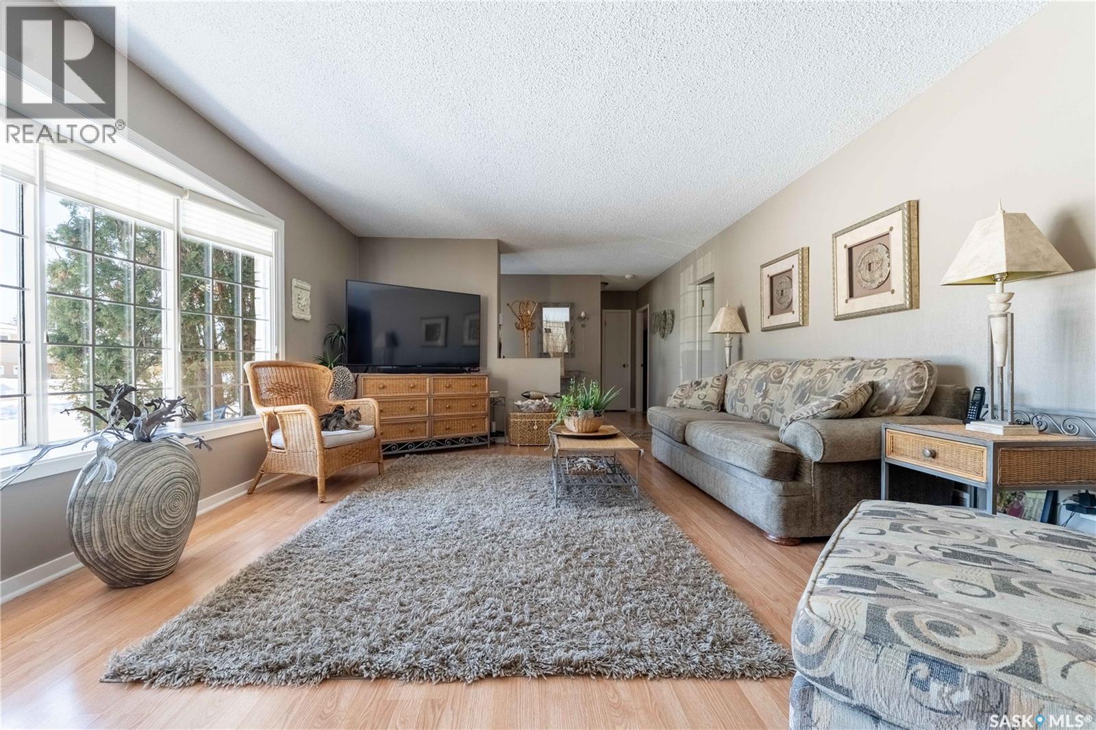 Photo 9 of 1341 King Crescent, Moose Jaw SK