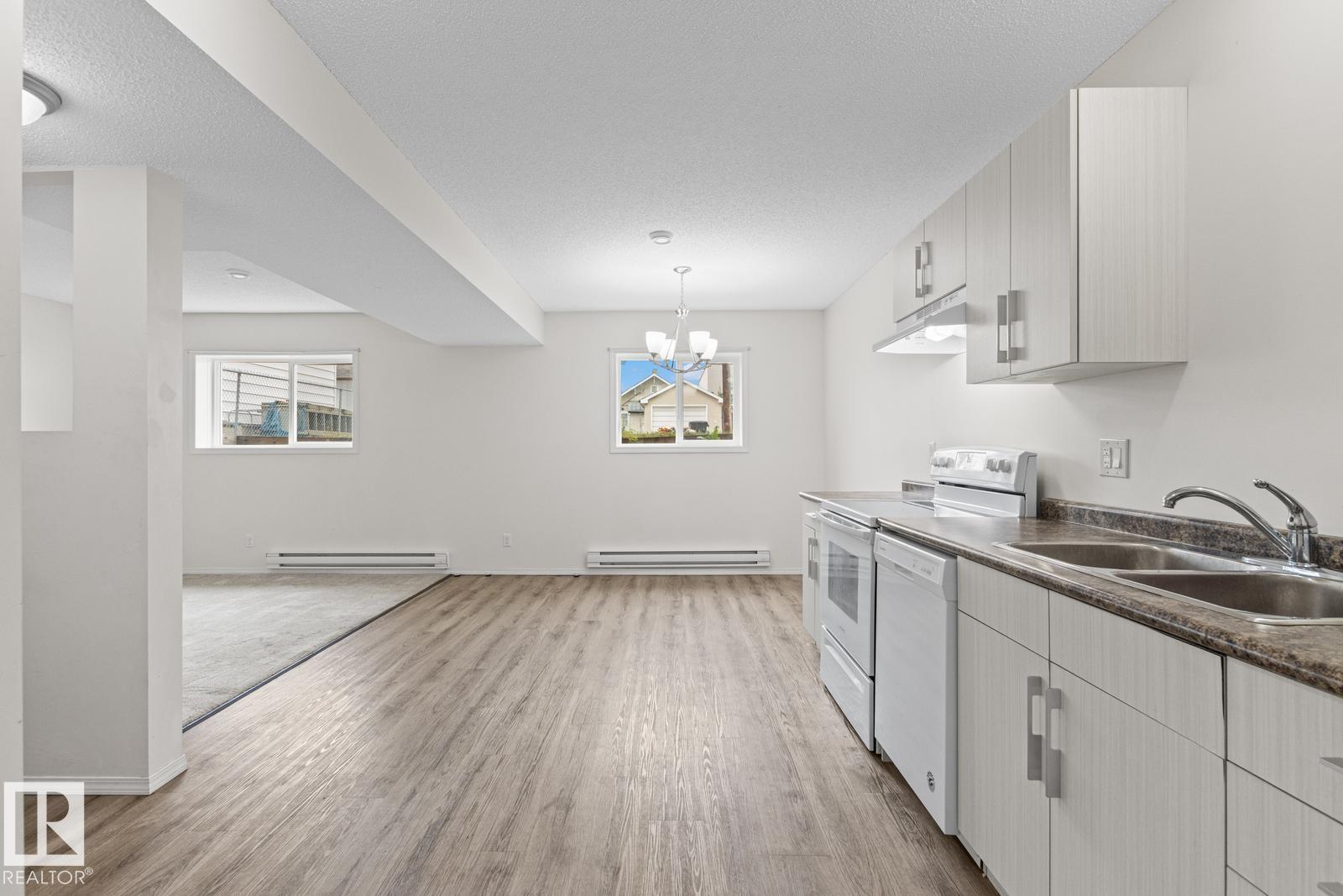 Photo 2 of 11406 85 St Nw, Edmonton AB