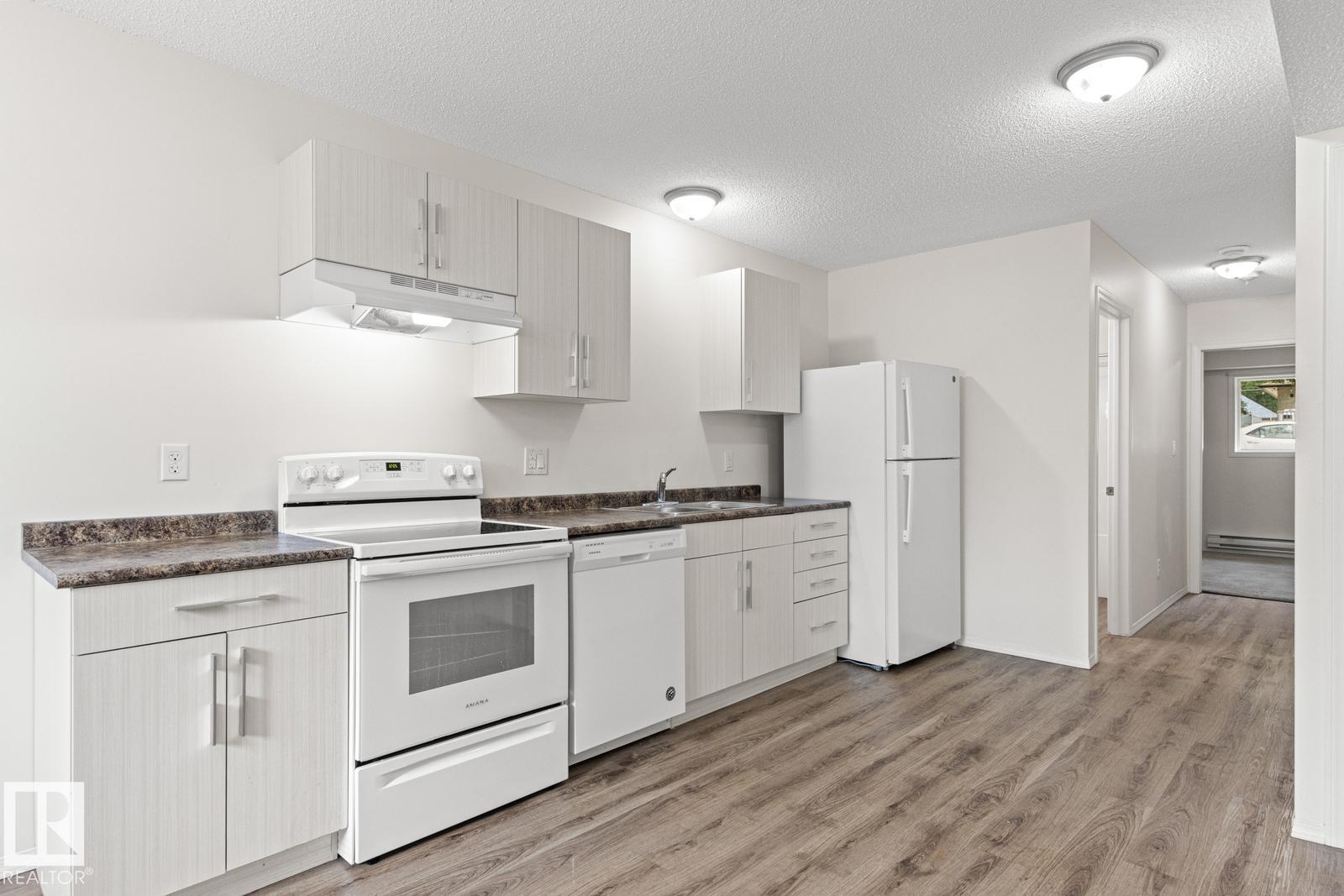 Photo 11 of 11406 85 St Nw, Edmonton AB