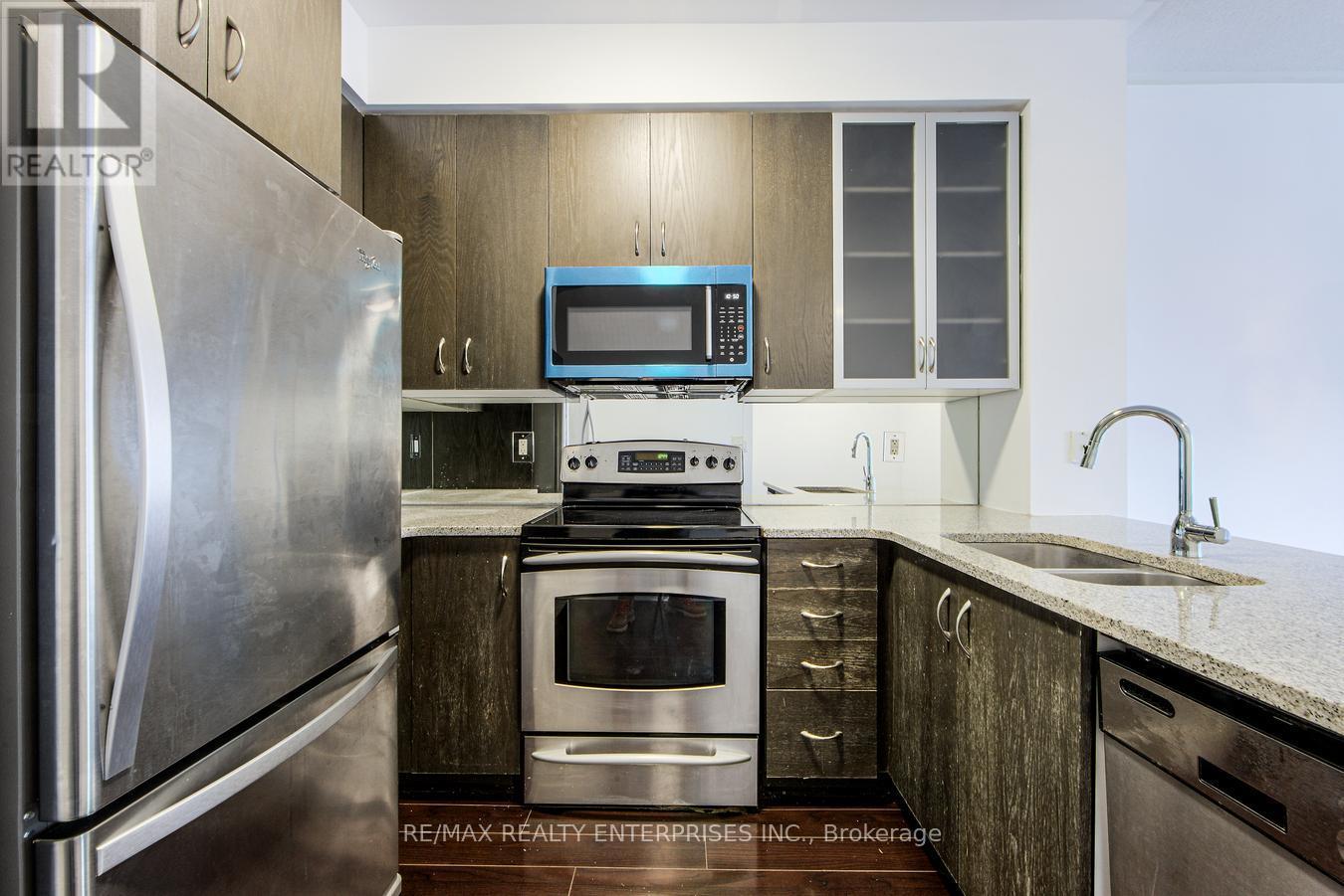Photo 12 of 315 18 Yorkville Avenue, Toronto ON