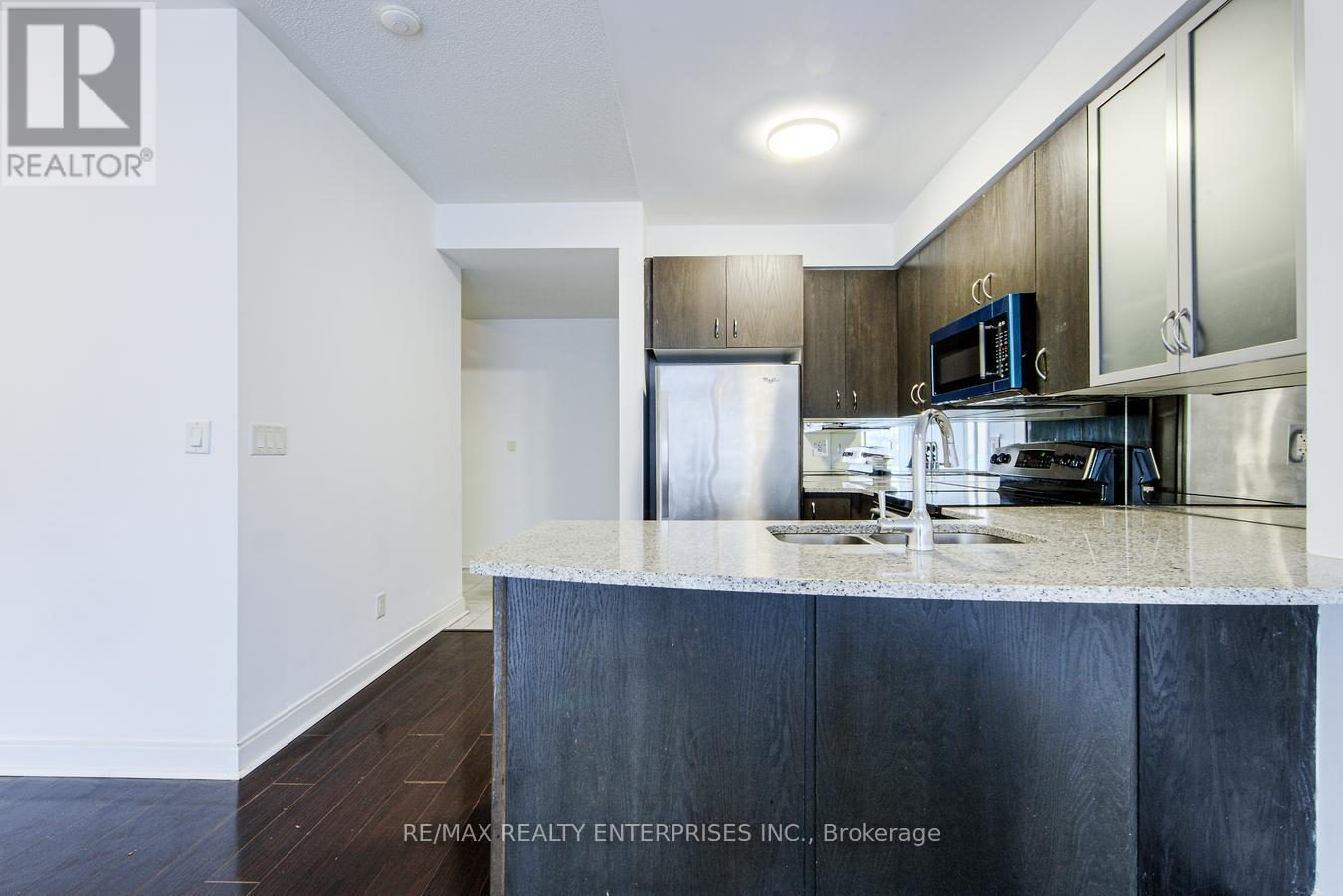 Photo 14 of 315 18 Yorkville Avenue, Toronto ON