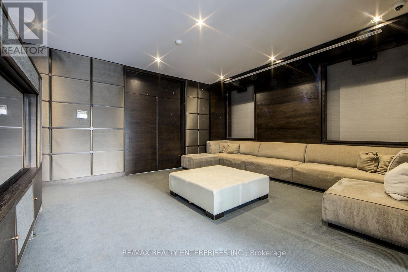 Photo 31 of 315 18 Yorkville Avenue, Toronto ON