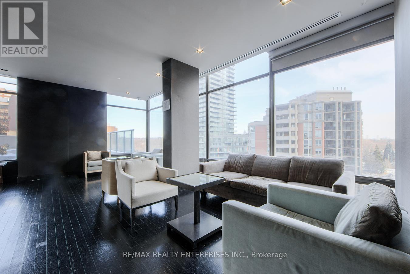 Photo 37 of 315 18 Yorkville Avenue, Toronto ON