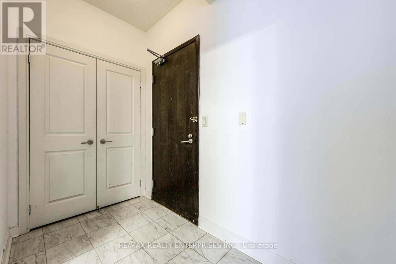 Photo 8 of 315 18 Yorkville Avenue, Toronto ON