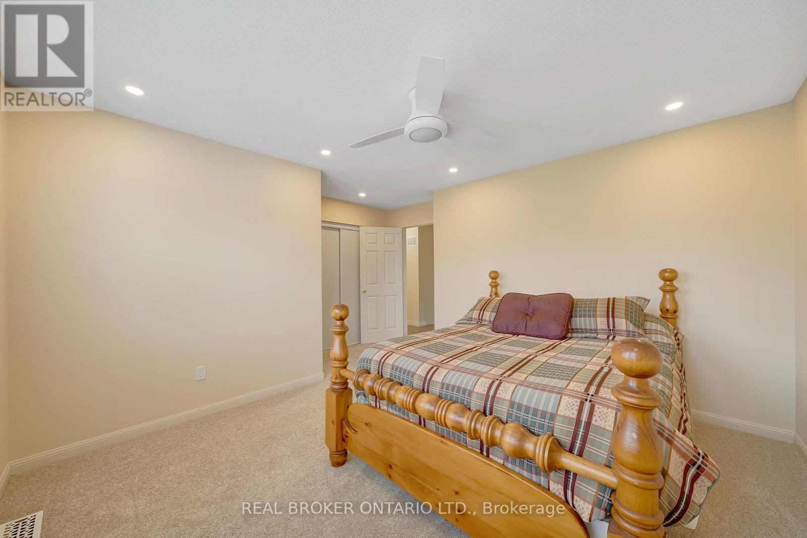 Photo 19 of 5689 Roseville Court, Burlington ON