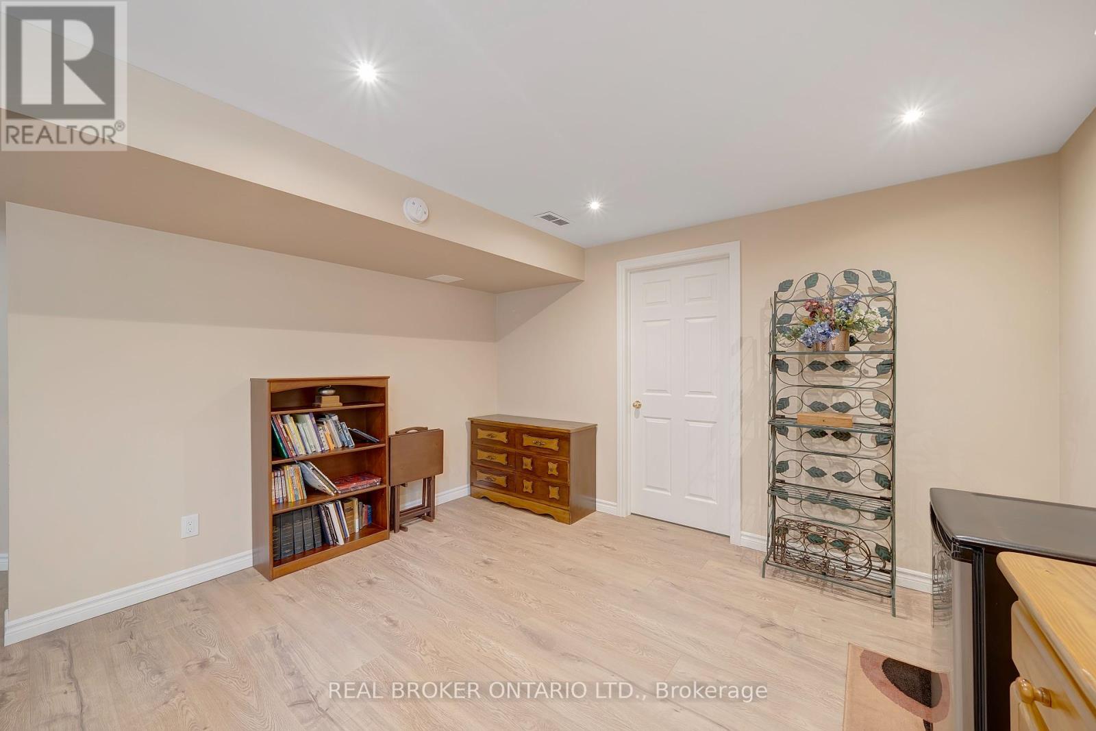 Photo 49 of 5689 Roseville Court, Burlington ON