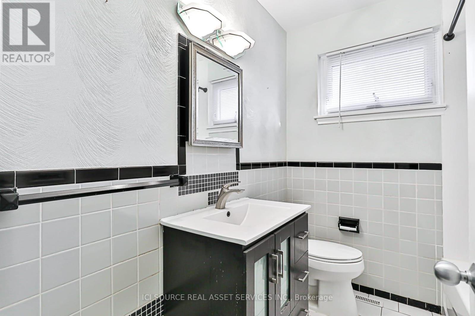 Photo 16 of Main Level 243 Montiel Road, Richmond Hill ON