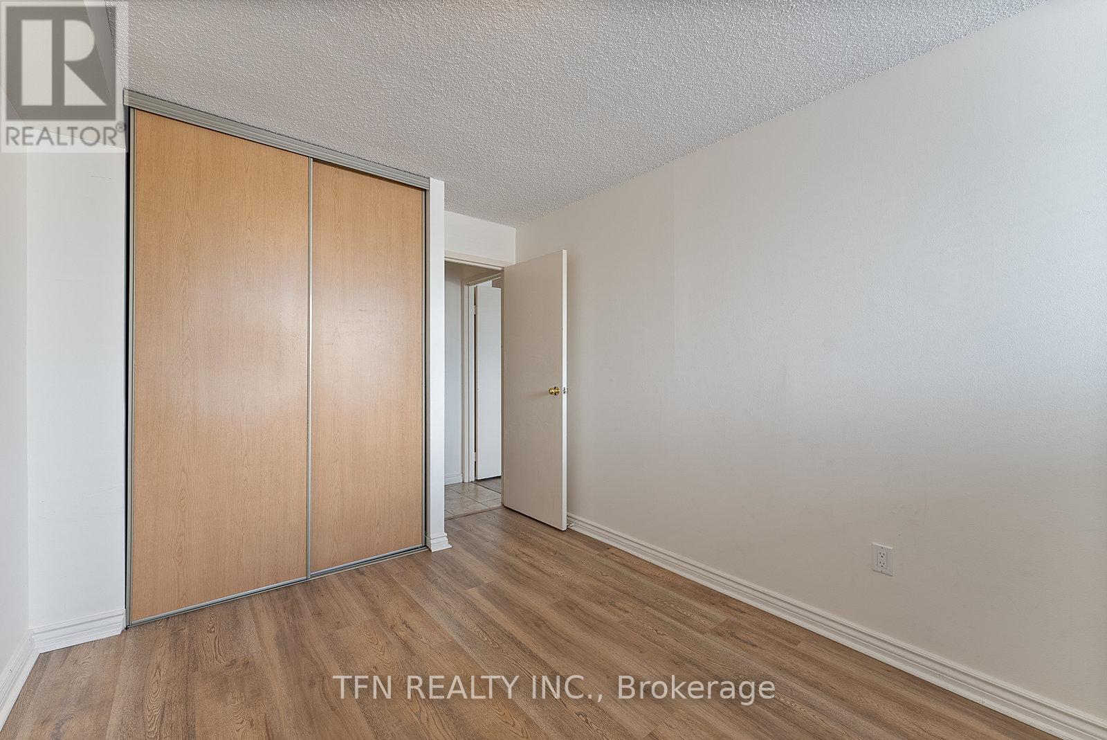Photo 29 of 207 10330 Yonge Street W, Richmond Hill ON
